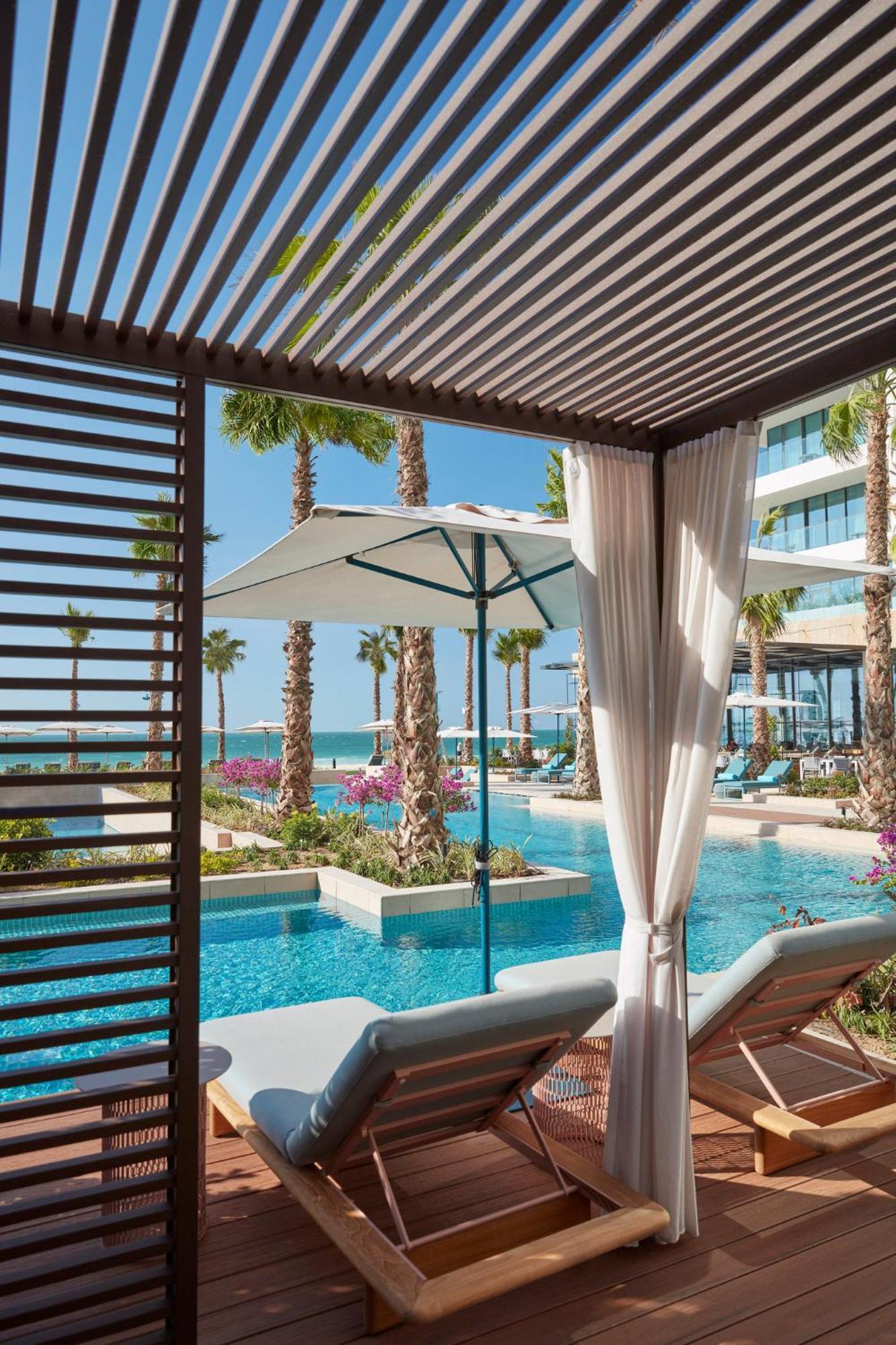 Mandarin Oriental Jumeira, Дубай Екстериор снимка The swimming pool at the resort
