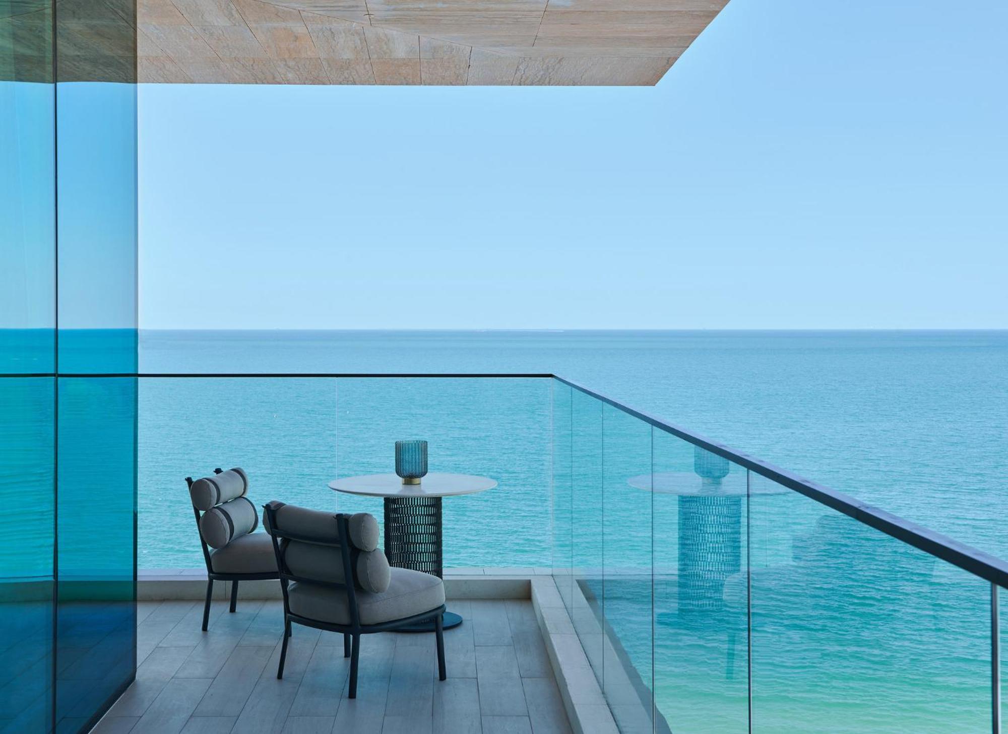 Mandarin Oriental Jumeira, Дубай Екстериор снимка A balcony at the hotel